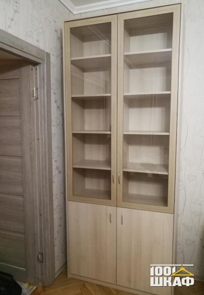 Шкаф встроенный, с витринами Шкаф многофункциональный, корпусный, с распашными фасадами.