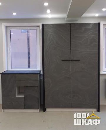 шкаф для одежды на заказ Шкаф и тумба с отделкой каменным шпоном