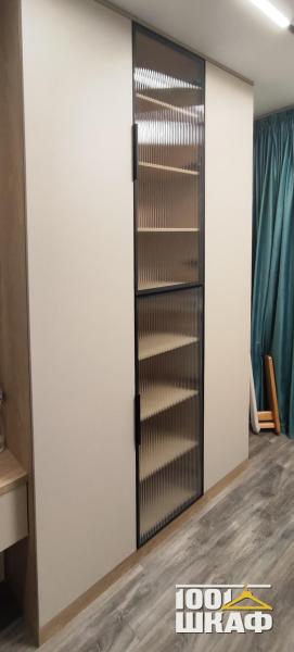 оригинальный книжный шкаф на заказ
