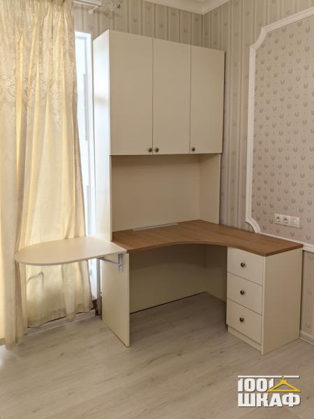 письменный стол с тумбой