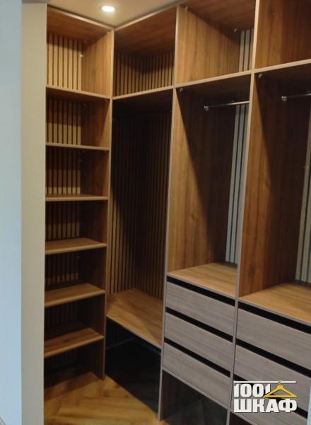 стеллаж в гардеробную