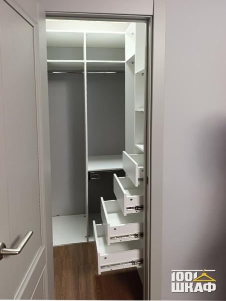 стеллаж в гардеробную