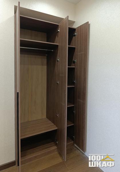 корпусный шкаф для одежды