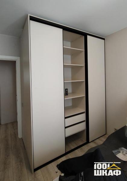 шкаф-купе для одежды